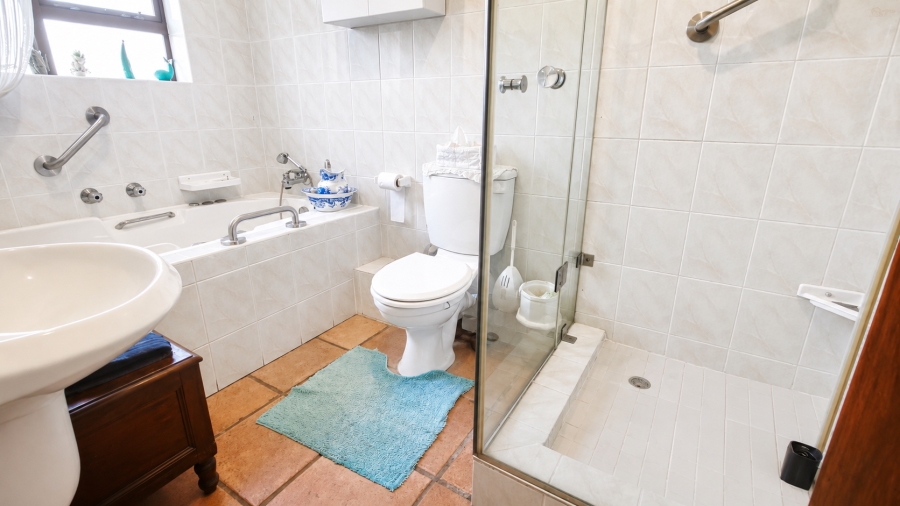 5 Bedroom Property for Sale in Outeniqua Strand Western Cape